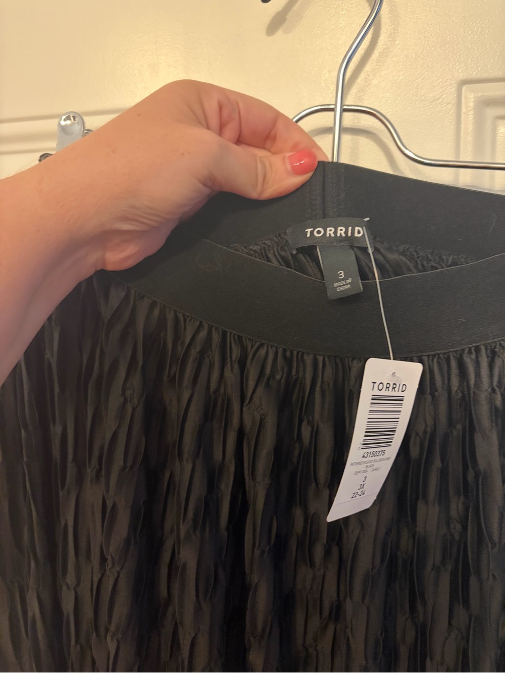 Torrid Black Midi Pleated Skirt size 3 NWT - Picture 4 of 4